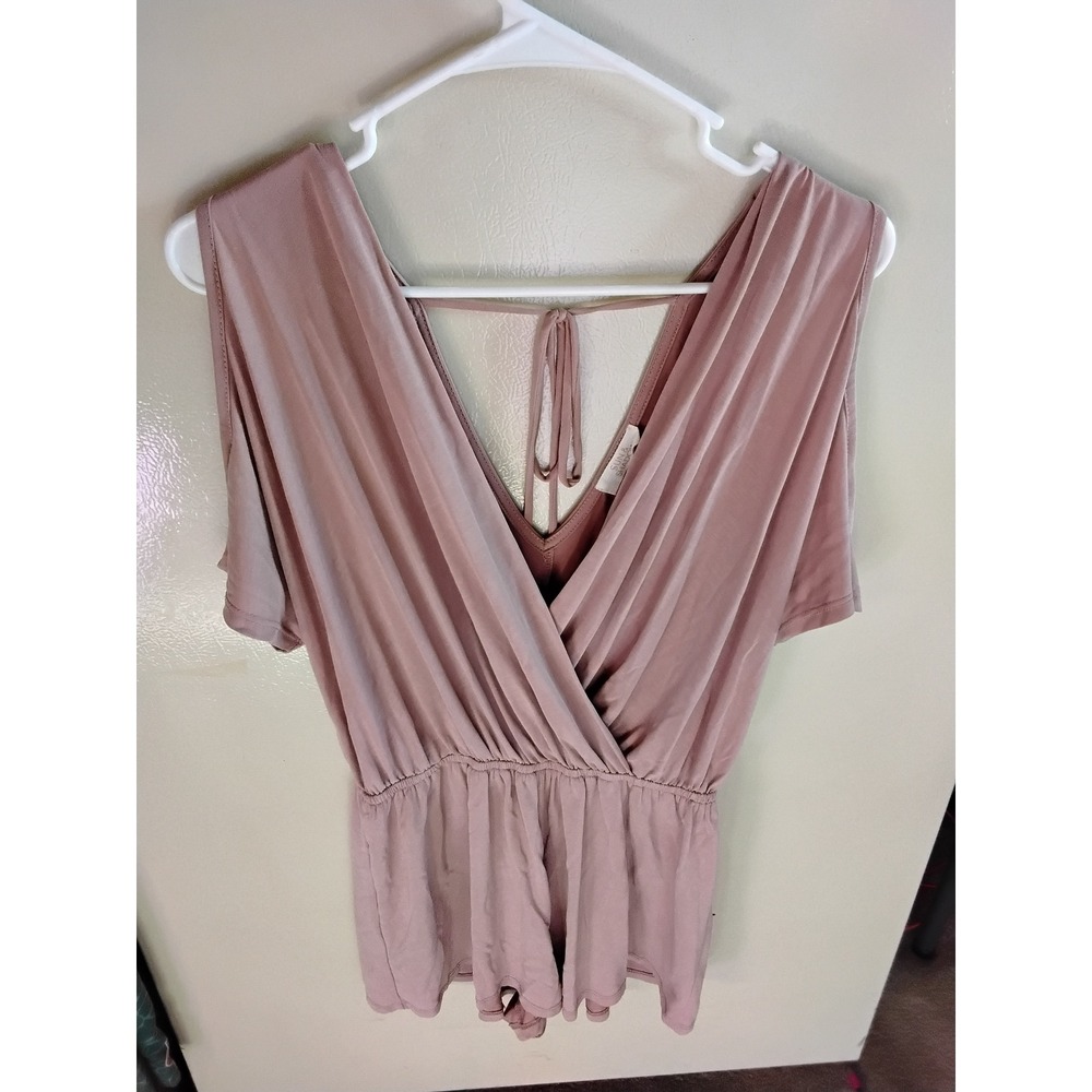 Sun & Shadow Mauve Pink Surplice Romper V-Neck Tie Back Small